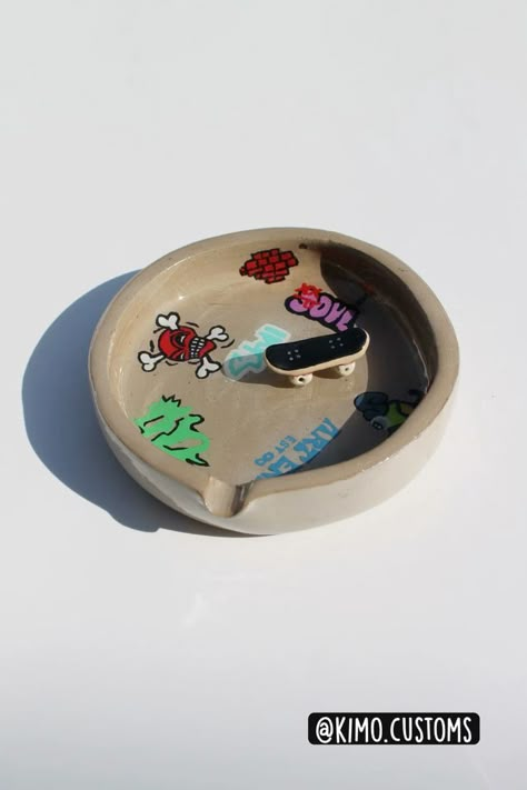 Pottery Ashtray Ideas, Skatepark Ashtray, Clay Ashtray Ideas, Cute Ashtray, Clay Aiken, Pottery Ashtray, Diy Tree Decor, Ceramic Ashtray, Diy Air Dry Clay