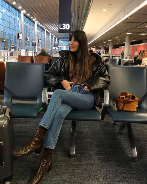 Leia Sfez, Airport Outfit Winter, Boots Outfit Ankle, Vacation Wear, Looks Street Style, Style Aesthetic, 가을 패션, Airport Outfit, Winter Fashion Outfits