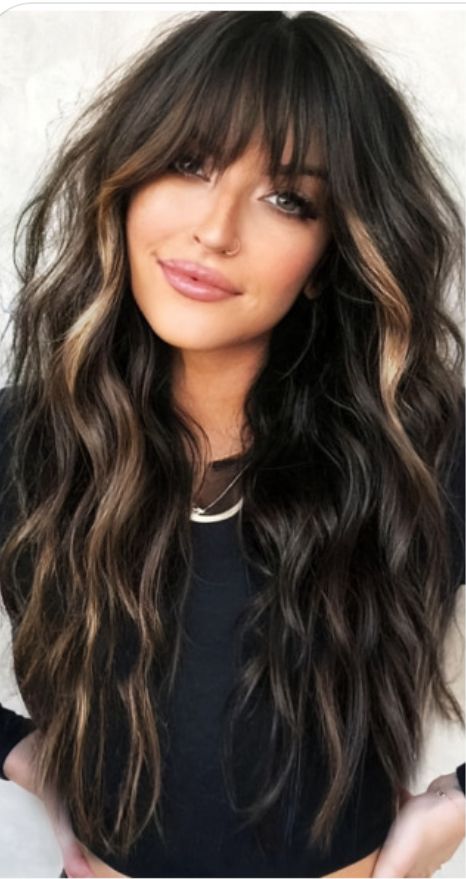 Hair With Highlights Brown, Hair Color Brunettes, Rambut Brunette, Simple Clothes, Haircuts For Long Hair With Layers, Hair With Highlights, Dark Hair With Highlights, Long Dark Hair, Women's Hairstyles