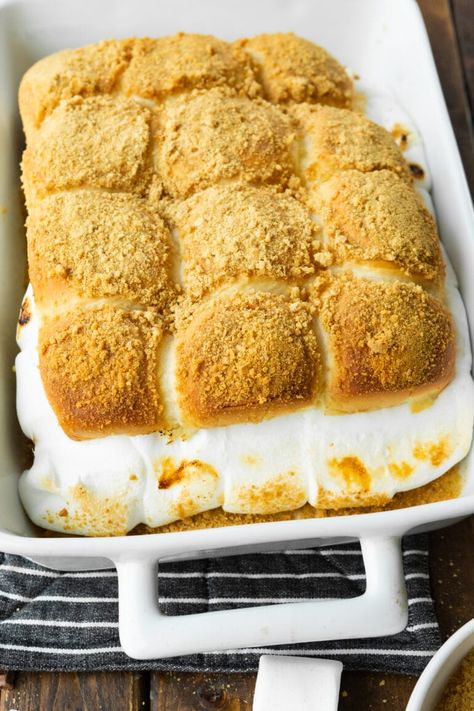 All the classic s'more flavors, gooey marshmallows, melty chocolate and crunchy graham cracker, all loaded up between two sweet buttery Hawaiian rolls. #smoredessert #smoresliders #slidersrecipe Hawaiian Roll Smores, Hawaiian Roll Dessert Recipes, Hawaiian Roll Dessert, Dessert Sliders, Campfire Dessert, Easy Smores, Hawaiian Roll Sliders, Campfire Desserts, Smores Dessert