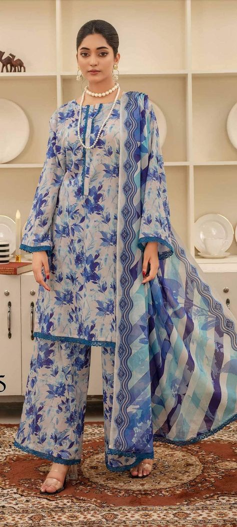 Printed Suits Design Pakistani, Kurtis Ideas, Lace Designs On Suits, Suit Stitching, Kameez Design, Gala Designs, Shalwar Design, Kurti Pattern, Fashion Girl Design