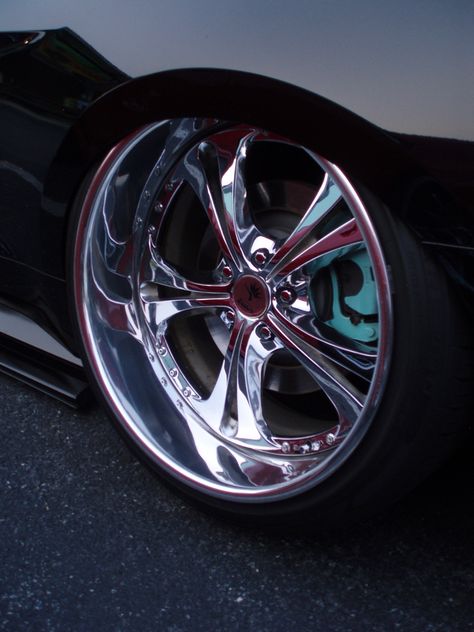 Black And Chrome Rims, Jdm Rims, Reflection Pictures, Lowrider Trucks, Chrome Rims, Chrome Cars, Pimped Out Cars, Rims For Cars, Street Racing Cars