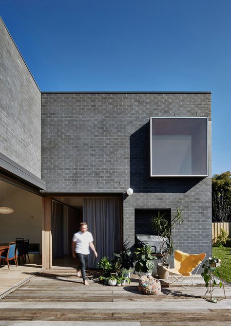 Freadman White has remodelled a 1930s Melbourne house and created a new room… Black Brick House, Grey Brick Houses, Jeremy Wright, Modern Brick House, Brick Exterior House, Black Brick, Brick Architecture, Melbourne House, Sliding Glass Doors