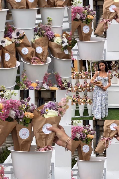 Floral Vendor Booth Ideas, Pop Up Flower Shop Display, Florist Market Stall, Diy Flower Market Stand, Bloom Bar Bridal Shower Ideas, Pop Up Flower Stand, Farmers Market Display Flowers, Flower Bar Set Up, Floral Pop Up Shop