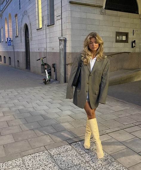 Matilda Djerf Style, Matilda Djerf, Blazer Outfit, Looks Street Style, Mode Ootd, Stockholm Fashion, Night Out Outfit, Mode Inspo, Blazer Outfits