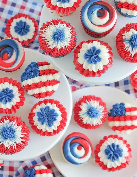 4 Ways to Decorate Patriotic Cupcakes - Baking with Blondie Patriotic Cupcakes Ideas, Usa Cupcakes, 4th Of July Cupcake Ideas, Fourth Of July Cupcakes, Patriotic Cupcake, Baking With Blondie, Patriotic Cupcakes, Cupcake Piping, Fourth Of July Cakes