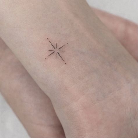 Minimalist Compass Tattoo, Small Compass Tattoo, Hand Doodles, Small Hand Tattoos, Tattoo Project, Line Art Tattoos, 1 Tattoo, Art Tattoos, Tattoo Set