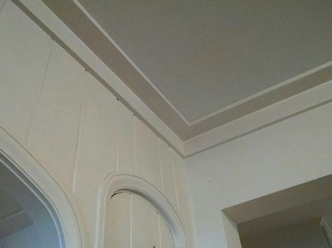 Flat ceiling cornice with flat wall crown moulding Flat Ceiling Trim, Crown Molding Farmhouse, Farmhouse Trim Moldings, Bedroom Molding, Flat Crown Molding, Diy Door Molding, Modern Farmhouse Interior Doors, Crown Molding Ideas, Upstairs Addition