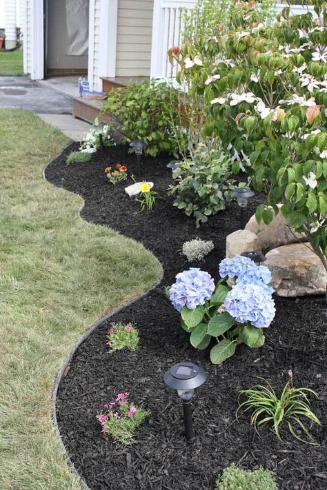 front yard curved beds landscaping - nice! Garden Landscaping Design Ideas, Small Front Yard Landscaping, Small Front Yard, Front Landscaping, Front Yard Garden, Landscaping Tips, Garden Landscape Design, House Landscape, Front Yard Landscaping Design