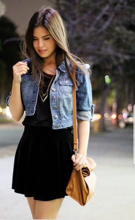 Cropped Denim Jacket Outfit, Dress With Denim Jacket, Reunion Outfit, College Reunion, Boho Chic Style Outfits, Chic Style Outfits, Outfit Boho, Denim Jacket Fashion, Flight Tickets