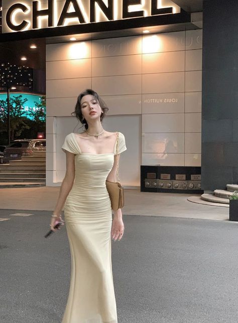 Elegant Bodycon Dress Long, Bridgerton Modern Outfits, Elegant Bodycon Dress Classy, Korean Cute Dress Outfit, Modest White Dress, Classy Elegant Outfits, Corset Dresses, Elegant Bodycon Dress, Modest Casual Outfits