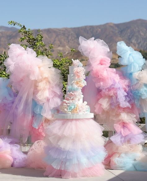 Annie Harutoonian (@theeventcollectivex) • Instagram photos and videos Cotton Candy Birthday Theme, Cotton Candy Theme, Cotton Candy Birthday, Birthday Setup, Cotton Candy Party, 9 Birthday, Candy Themed Party, Girls Birthday Parties, 9th Birthday Parties