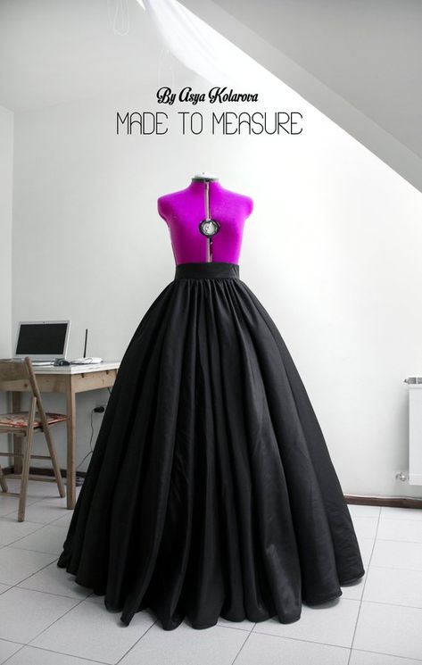 Long Taffeta Skirt, Long Skirt Formal, Long Circle Skirt, Textiles Gcse, Cultural Dress, Poofy Skirt, Prom Skirt, Black Ball Gown, Cruise Dress