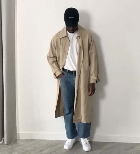 Guy Trench Coat Outfit, Business Casual Trench Coat Outfit, Mens Beige Trench Coat Outfit, Men With Trench Coat, Men Trench Coat Outfit Mens Fashion, Beige Trenchcoat Outfit Men, Tan Trench Coat Outfit Men, Men’s Coat Outfit, Trenchcoat Outfit Men