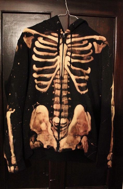 Bleach Skeleton Hoodie Tutorial, How To Paint With Bleach, Bleach Art Clothes Ideas, Thrift Ideas Clothes, Bleached Clothes Ideas, Custom Clothes Diy, Drawing On Clothes, Bleach Art Clothes, Bleached Jacket