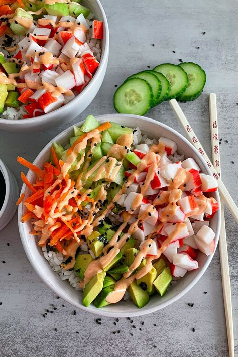 Sushi Bowl Sauce, California Roll Sushi Bowl, Homemade Chicken Fried Rice, California Roll Sushi, Sushi Bowl Recipe, Poke Bowl Recipe, Roll Sushi, Easy Sushi, Crab Meat Recipes