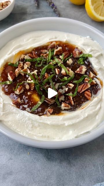 Whipped Cheese, Goat Cheese Recipes Appetizers, Cheese Recipes Appetizers, Goat Cheese Dip, Yogurt Honey, Whipped Goat Cheese, Goat Cheese Recipes, Gluten Free Appetizers, Healthy Dips