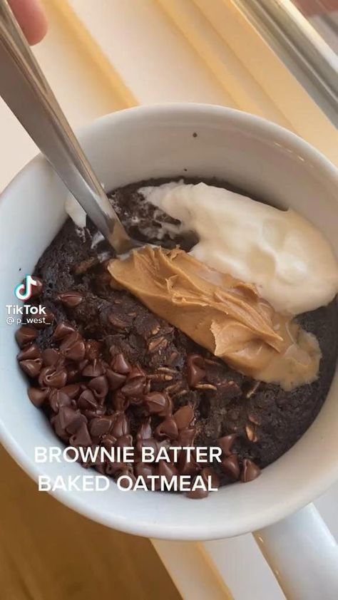 #FoodsToEatKetoDiet Brownie Batter Baked Oats, Brownie Batter Oats, Brownie Batter Oatmeal, Brownie Baked Oatmeal, Lost 100 Pounds, Makanan Diet, Baked Oats, Brownie Batter, Healthy Sweets Recipes