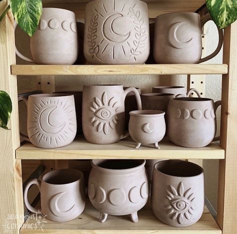 Wheel Throwing Pottery Ideas, Wall Mirror Design, Itsekovettuva Savi, Diy Keramik, Pottery Inspo, Beginner Pottery, Decorative Wall Mirror, Cerámica Ideas, Wheel Throwing