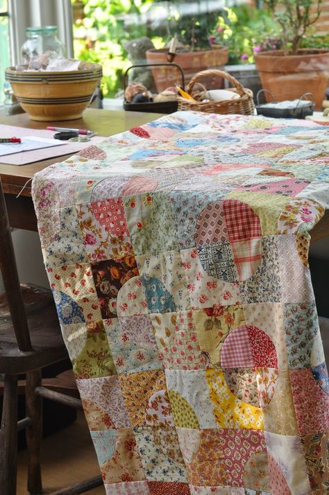 Drunkards Path Quilt, Cottage Quilt, Patchwork Inspiration, Nine Patch Quilt, Circle Quilts, Pretty Quilt, Doll Quilt, Antique Quilts, Quilting