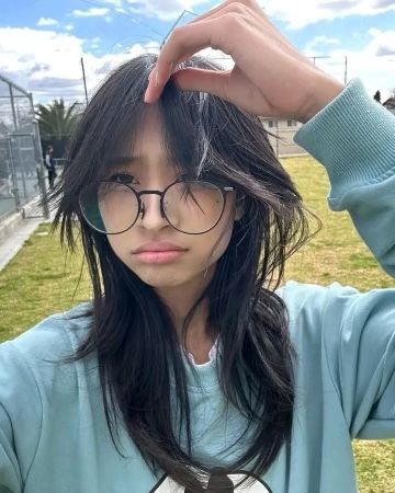 Amelia Wu Haircut, Princess Amelia Haircut, Amelia Princess, Haircut With Glasses, Tomboy Long Hair, Amelia Wu, Trim Bangs, Princess Amelia, Pretty Hair Cuts