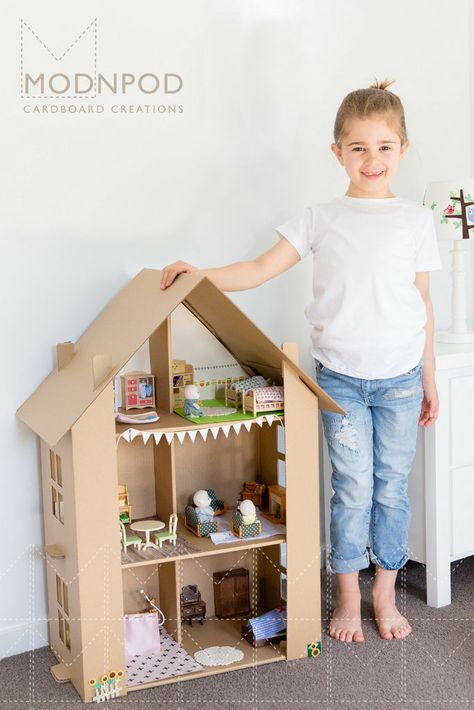 Cardboard Houses For Kids, Cardboard Creations, Delightful Dolls, Cardboard Dollhouse, Diy Barbie House, Diy Preschool, Cardboard Toys, Small Dolls, Doll House Plans