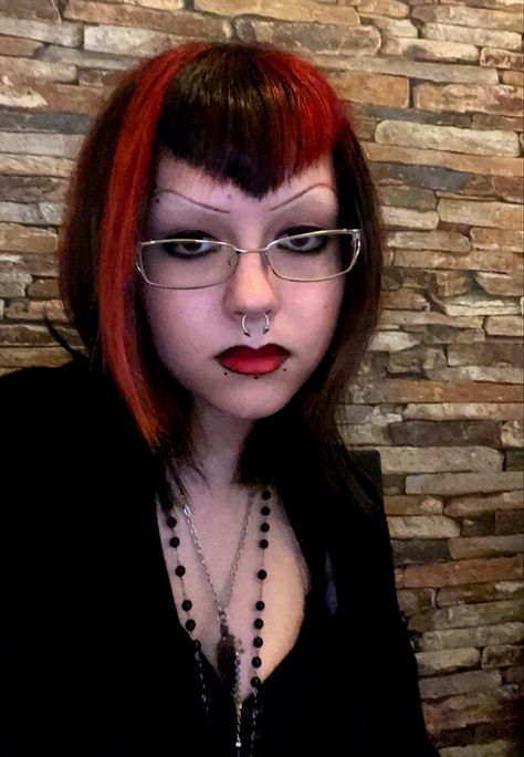 V Bangs Goth Short Hair, Black Hair With Dyed Bangs, V Shaped Bangs Goth, Mall Goth Makeup 90s, V Bangs Short Hair, Goth Micro Bangs, Mallgoth Hair, Extreme Body Modification, Vampire Bangs Short Hair