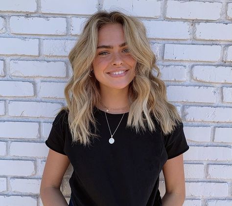 Summer Mckeen Hair, Shirt Hair Cuts, Summer Mckeen, Shirt Hair, Hair Wraps, Short Blonde Hair, Gorgeous Hair, Balayage Hair, Pretty Hairstyles