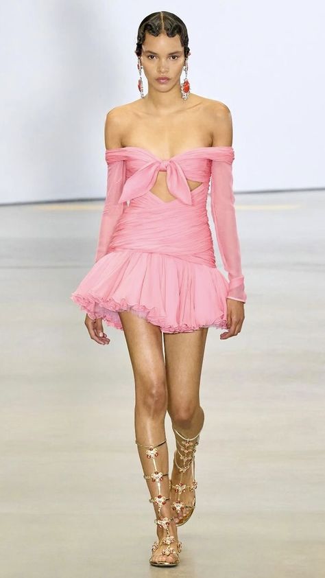 Giambattista Valli Spring 2023 RTW Giambattista Valli Spring 2023, Giambattista Valli Couture, Im So Fancy, Giambattista Valli, Spring 2023, Off Shoulder Dress, Off Shoulder, Shoulder Dress, Mini Dress