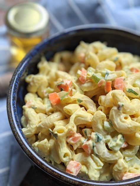 Honey Mustard Pasta Salad, Deli Macaroni Salad Recipe, Raw Honey Recipes, Vegan Greek Yogurt, Salad Recipes Gluten Free, Hawaiian Macaroni Salad, Classic Macaroni Salad, Macaroni Salad Recipe, Macaroni Salad