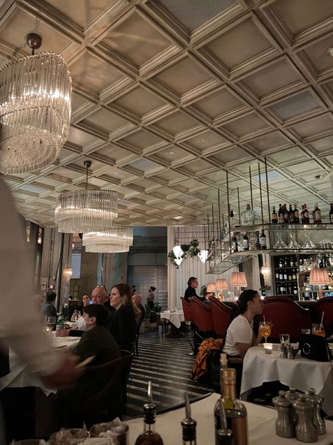 crowded room, crowded restaurant, fancy restaurant, aesthetics, italien food, soho house, berlin, fancy dinner place Fancy Dinner Place, Fancy Restaurant Food, Crowded Restaurant, Restaurant Fancy, Restaurant Aesthetics, Soho House Berlin, Dinner Place, Crowded Room, Dinner Places