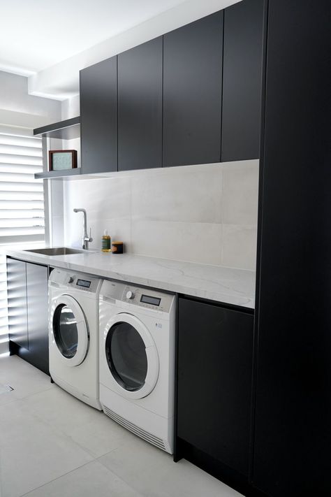 Black And White Utility Room, Black Utility Room, Black Laundry Room Ideas, Black And White Laundry Room, Dark Laundry, Cavity Sliders, Black And White Laundry, European Laundry, All Black Kitchen