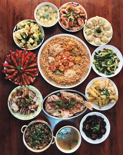 Chinese Platter Food, Chinese Lunch Aesthetic, Chinese Platter Photography, Traditional Chinese Food Photography, Chinese Food Aethstetic, Chinese Family Dinner, Ancient Chinese Food, Chinese Food Photography, Chinese Lunch