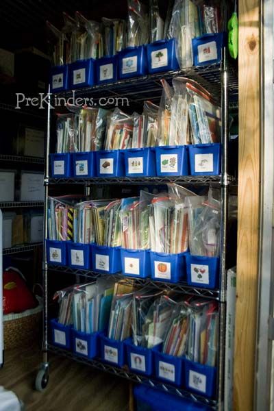 Ziplocs can be used to store books, magazines, comics, user's manuals and receipts, and other flat paper items. They can then be stored in bins or racks, as shown in this picture from a Pre-K educator who organizes her teaching materials in this fashion. Summer Fine Motor Activities, Shark Watermelon, Music Organization, Preschool Organization, Pencil Grasp, Pond Animals, Ideas For Organizing, Animals Forest, Preschool Teachers