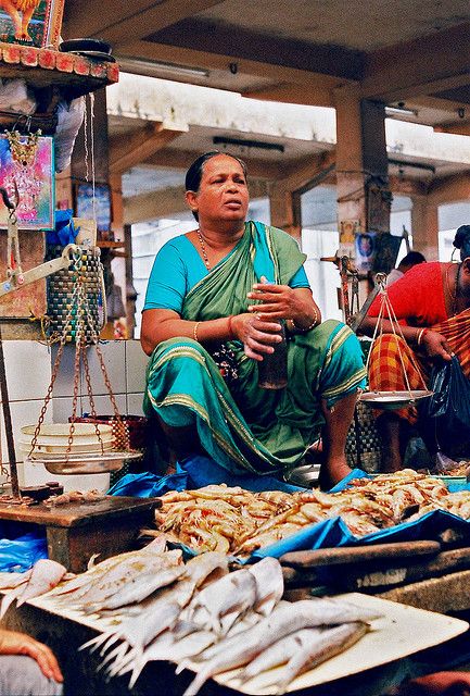 Pondicherry Fish Market Live Sketching, Human Sketch, Human Figure Sketches, Amazing India, Boho Art Drawings, Portraiture Painting, India Culture, India Photography, Human Anatomy Art