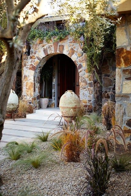 COCOCOZY EXCLUSIVE: TRADITIONAL HOME'S NAPA VALLEY SHOWHOUSE REVEALED! | COCOCOZY Napa Style, Traditional Home Magazine, Guest Bedroom Design, Rough Luxe, Landscape Rock, Gardening Inspiration, Landscape Stone, Easy Landscaping, Rock Garden Landscaping