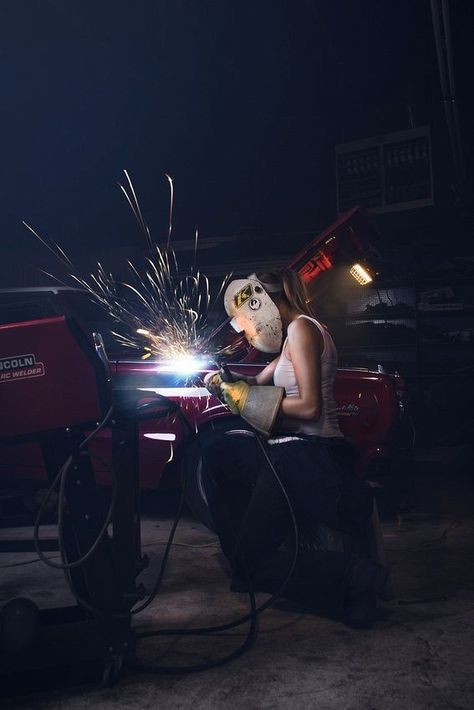 Mechanics Photography, Welding Women, Mechanics Aesthetic, Women Welder, Laser Welder, Woman Mechanic, Girl Mechanics, Tig Welder, Mig Welder