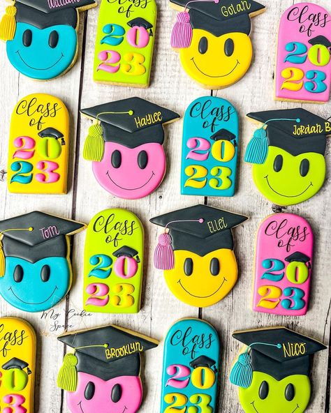 👋🍪Melita * Los Angeles Custom Decorated Cookies | Kindergarten graduation party… 🥹🥹🥹🎓🎓🎓 . . . . . . . . #mycookiespace #lacookies #labaker #lasweets #ladesserts #latreats #lapartyfavor… | Instagram Kindergarten Graduation Cookies, Kindergarten Graduation Party, Graduation Cookies, Kindergarten Graduation, Cookie Monster, Decorated Cookies, Monster Cookies, Graduation Party, Cookie Decorating