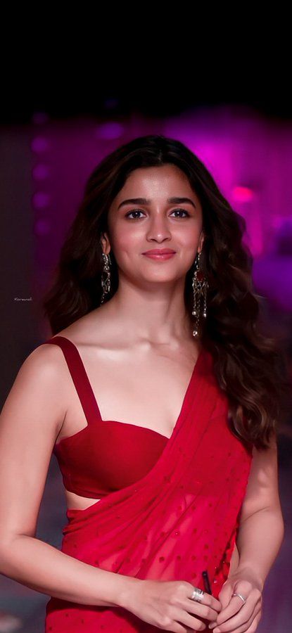 Seetha Ramam, Bollywood Theme Party Outfit For Women, Bollywood Theme Party Outfit, Alia Bhatt Saree, Bollywood Theme Party, Sita Ramam, Period Romance, Bollywood Theme, Mrunal Thakur