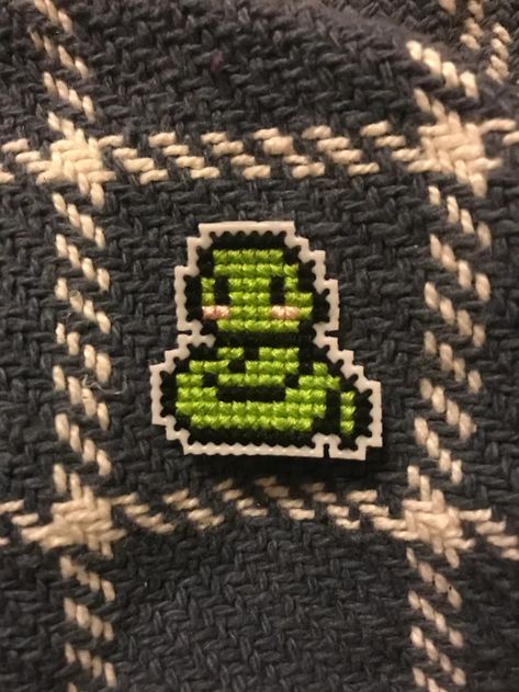 Cross Stitch Patterns Mini, Cross Stitch Pins, Tiny Embroidery Patterns, Cute Small Cross Stitch, Cross Stitch Patches, Tiny Cross Stitch Patterns Minis, Tiny Cross Stitch Patterns, Snake Cross Stitch, Simple Cross Stitch Patterns