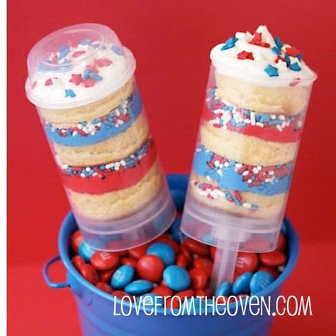 Push Cake, Cake Shooters, Cake Push Pops, Push Up Pops, Patriotic Cake, Pop Cupcakes, Patriotic Food, Patriotic Desserts, Blue Desserts