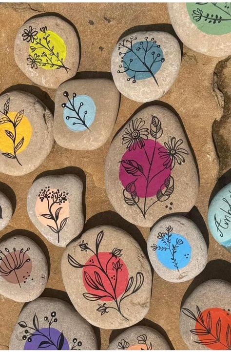 Rock Flowers, Rocks Painted, Painting Activities, Painting Rocks, Watercolor Flower Art, Paint Rock, Rock Painting Designs, Stone Crafts, Rock Painting Art