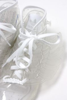 Shapes In White White Lace-up Running Shoes With Translucent Outsole, White Mesh Lace-up Basketball Shoes, White Lace-up Basketball Shoes With Translucent Outsole, White Technical Mesh Sneakers, Transparent Boots, Fly Shoes, Mode Shoes, Mood Colors, Creme Color