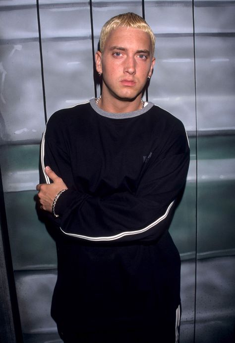 Eminem (Photo by Ke.Mazur/WireImage) via @AOL_Lifestyle Read more: https://www.aol.com/article/entertainment/2017/06/23/eminem-looks-shockingly-different-during-rare-public-appearance/22584287/?a_dgi=aolshare_pinterest#fullscreen Young Eminem, Danny Panthom, Eminem Style, B Rabbit, The Slim Shady, The Eminem Show, 90s Rappers, Real Slim Shady, Eminem Photos