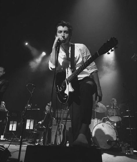 Alex Turner Arctic Monkeys, Alex Turner, Arctic Monkeys, Monkeys, Guitar, Black And White, Concert, White, Black