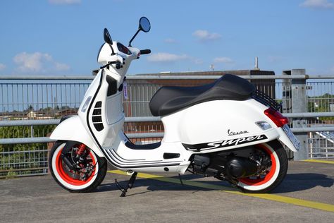 Vespa P200e, Vespa Tuning, Vespa Matic, Vespa 300, Vespa Gts 125, Vespa Custom, Vespa Gts 300, Louisville Slugger Museum, Red Vespa