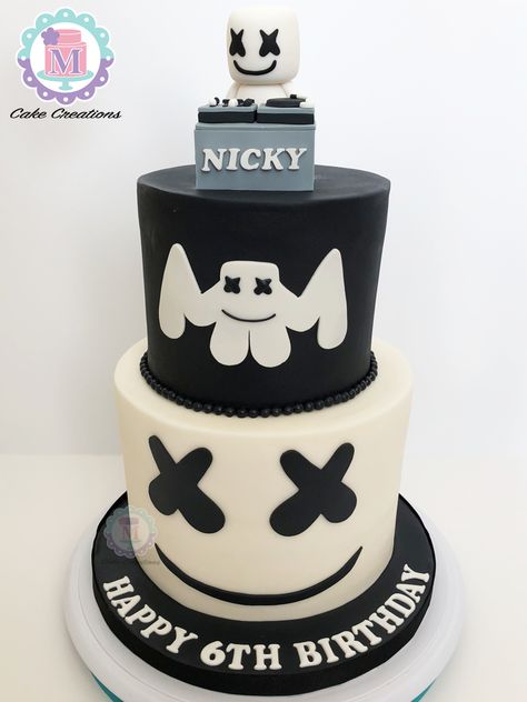 Fortnite Marshmello Fondant Cake Dj Marshmallow Cake, Marshmello Fondant, Dj Marshmello Cake, Marshmello Cake, Fortnite Marshmello, Plum Cake Recipe, Fortnite Birthday Party, Marshmello Wallpapers, Dj Marshmello