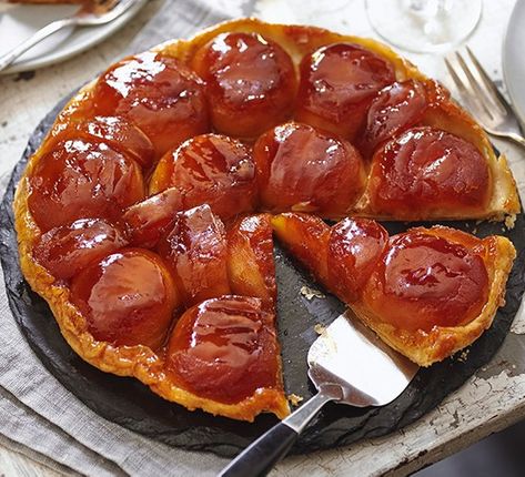 Apple Tartin, Meat Lovers Lasagna, Peach Rhubarb, Pear Tarte Tatin, Foraging Mushrooms, Tart Tatin, Tarte Tatin Recipe, Entertaining Dishes, Mug Desserts