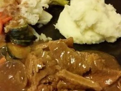 Braised Steak And Onions Slow Cooker, Steak And Onions Recipe, Braised Steak And Onions, Beef Recepies, Braised Beef Recipes, Beef Tips And Rice, Braised Steak, Slow Beef Stew, Beef Stews