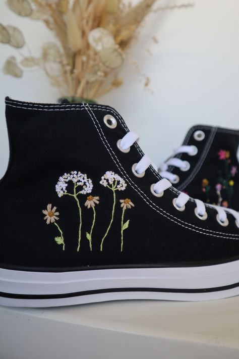 Creation sur mesure d’une broderie sur une paire de @converse Custom Converse, High Top Vans, Vans High Top Sneaker, Converse Chuck Taylor High, Chuck Taylors High Top, Vans Sk8, Converse High, Converse High Tops, Chucks Converse